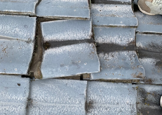 屋根材のズレ・割れ